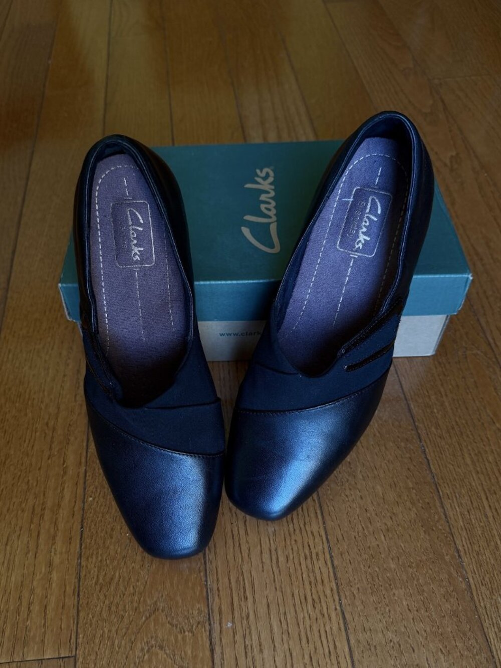 Clarks Black Leather "Levee Bank" Pumps - 8W